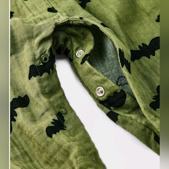 New Green Baby Halloween Gauze 100% cotton Bat Long Sleeve Romper,  Cat & Jack - Picture 4 of 8